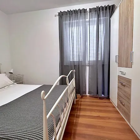 Guest house Apartments Pinta De Sol 3*
