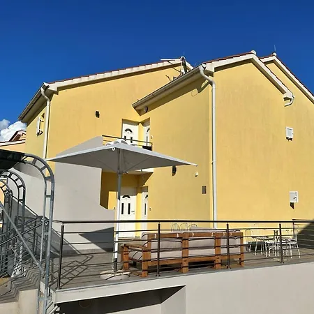 Guest house Apartments Pinta De Sol Cizici
