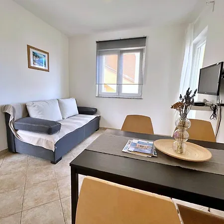 Guest house Apartments Pinta De Sol