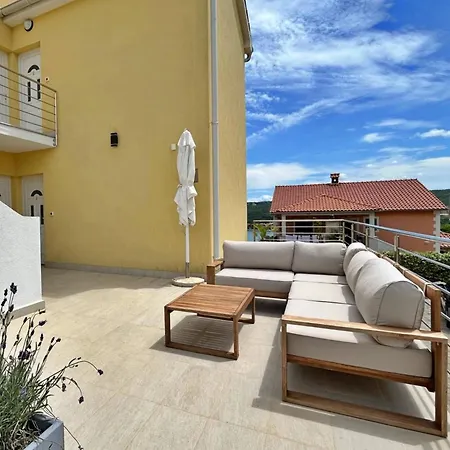 Guest house Apartments Pinta De Sol