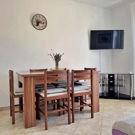 Apartments Pinta De Sol Guest house Cizici